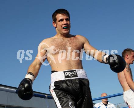 Boxen. Profiwettkampf. Dejan Milicevic (schwarze Handschuhe). Klagenfurt, am 16.10.2011.
Foto: Kuess
---
pressefotos, pressefotografie, kuess, qs, qspictures, sport, bild, bilder, bilddatenbank