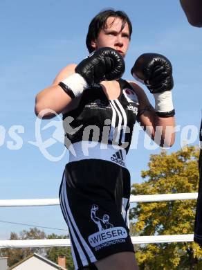 Boxen. Profiwettkaempfe. Ines Eichwalder. Klagenfurt, am 16.10.2011.
Foto: Kuess
---
pressefotos, pressefotografie, kuess, qs, qspictures, sport, bild, bilder, bilddatenbank