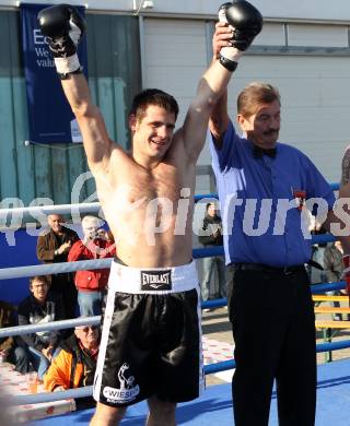 Boxen. Profiwettkampf. Dejan Milicevic. Klagenfurt, am 16.10.2011.
Foto: Kuess
---
pressefotos, pressefotografie, kuess, qs, qspictures, sport, bild, bilder, bilddatenbank