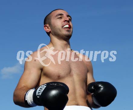 Boxen. Profiwettkaempfe. Ando Sarkisian. Klagenfurt, am 16.10.2011.
Foto: Kuess
---
pressefotos, pressefotografie, kuess, qs, qspictures, sport, bild, bilder, bilddatenbank