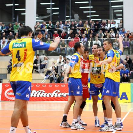 Volleyball. CEV Volleyball Cup. SK Aich/Dob gegen AS Cannes. Jubel (Aich/Dob). Bleiburg, 26. 10.2011
Foto: Kuess

---
pressefotos, pressefotografie, kuess, qs, qspictures, sport, bild, bilder, bilddatenbank