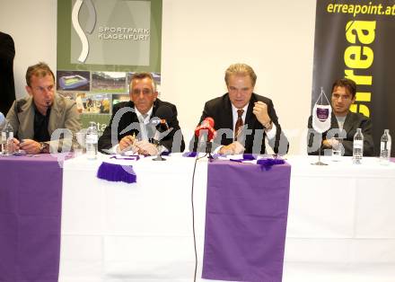 Fussball Regionalliga. SK Austria Kaernten. Pressekonferenz. Dietmar Thuller, Matthias Dollinger sen., Peter Svetits, Heimo Vorderegger. Klagenfurt, am 27.10.2011.
Foto: Kuess
---
pressefotos, pressefotografie, kuess, qs, qspictures, sport, bild, bilder, bilddatenbank