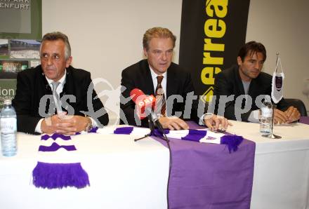 Fussball Regionalliga. SK Austria Kaernten. Pressekonferenz. Matthias Dollinger sen., Peter Svetits, Heimo Vorderegger. Klagenfurt, am 27.10.2011.
Foto: Kuess
---
pressefotos, pressefotografie, kuess, qs, qspictures, sport, bild, bilder, bilddatenbank