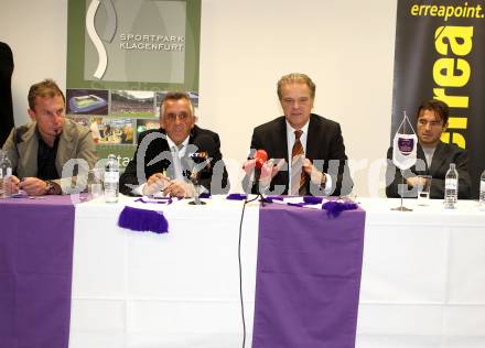 Fussball Regionalliga. SK Austria Kaernten. Pressekonferenz. Dietmar Thuller, Matthias Dollinger sen., Peter Svetits, Heimo Vorderegger. Klagenfurt, am 27.10.2011.
Foto: Kuess
---
pressefotos, pressefotografie, kuess, qs, qspictures, sport, bild, bilder, bilddatenbank