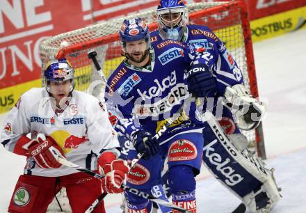 EBEL. Eishockey Bundesliga. EC Rekord Fenster VSV gegen EC Red Bull Salzburg. Craig Weller, Bernhard Starkbaum,  (VSV), Matthias Trattnig (Salzburg). Villach, am 28.10.2011.
Foto: Kuess 


---
pressefotos, pressefotografie, kuess, qs, qspictures, sport, bild, bilder, bilddatenbank