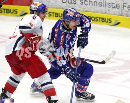 EBEL. Eishockey Bundesliga. EC Rekord Fenster VSV gegen EC Red Bull Salzburg.  Shayne Toporowski, (VSV), Alexander Pallestrang,  (Salzburg). Villach, am 28.10.2011.
Foto: Kuess 


---
pressefotos, pressefotografie, kuess, qs, qspictures, sport, bild, bilder, bilddatenbank