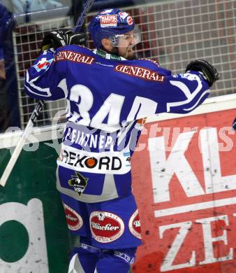 EBEL. Eishockey Bundesliga. EC Rekord Fenster VSV gegen EC Red Bull Salzburg. Torjubel Markus Peintner (VSV). Villach, am 28.10.2011.
Foto: Kuess 


---
pressefotos, pressefotografie, kuess, qs, qspictures, sport, bild, bilder, bilddatenbank