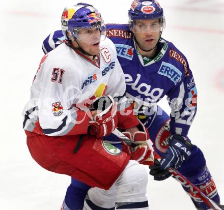 EBEL. Eishockey Bundesliga. EC Rekord Fenster VSV gegen EC Red Bull Salzburg. Greg Kuznik,  (VSV), Matthias Trattnig (Salzburg). Villach, am 28.10.2011.
Foto: Kuess 


---
pressefotos, pressefotografie, kuess, qs, qspictures, sport, bild, bilder, bilddatenbank