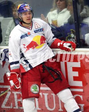 EBEL. Eishockey Bundesliga. EC Rekord Fenster VSV gegen EC Red Bull Salzburg. Thomas Raffl (Salzburg). Villach, am 28.10.2011.
Foto: Kuess 


---
pressefotos, pressefotografie, kuess, qs, qspictures, sport, bild, bilder, bilddatenbank