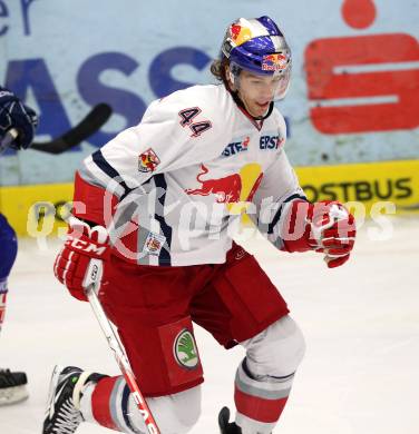 EBEL. Eishockey Bundesliga. EC Rekord Fenster VSV gegen EC Red Bull Salzburg. Douglas Lynch (Salzburg). Villach, am 28.10.2011.
Foto: Kuess 


---
pressefotos, pressefotografie, kuess, qs, qspictures, sport, bild, bilder, bilddatenbank