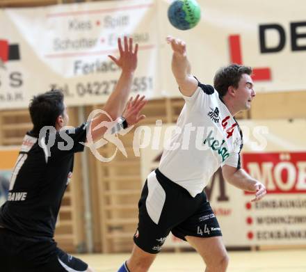 Handball Bundesliga. SC Ferlach gegen HCK 59. Miha Dobnik  (Ferlach), Markus Goeschl (HCK). Ferlach, 29.10.2011.
Foto: Kuess
---
pressefotos, pressefotografie, kuess, qs, qspictures, sport, bild, bilder, bilddatenbank