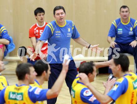 Volleyball. CEV Volleyball Cup. SK Aich/Dob gegen AS Cannes. Trainer Igor Simuncic (Aich/Dob). Bleiburg, 26. 10.2011
Foto: Kuess
---
pressefotos, pressefotografie, kuess, qs, qspictures, sport, bild, bilder, bilddatenbank