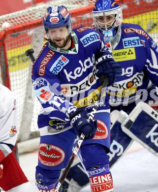 EBEL. Eishockey Bundesliga. EC Rekord Fenster VSV gegen EC Red Bull Salzburg. Craig Weller (VSV). Villach, am 28.10.2011.
Foto: Kuess 


---
pressefotos, pressefotografie, kuess, qs, qspictures, sport, bild, bilder, bilddatenbank