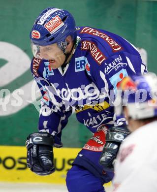 EBEL. Eishockey Bundesliga. EC Rekord Fenster VSV gegen EC Red Bull Salzburg. Shayne Toporowski (VSV). Villach, am 28.10.2011.
Foto: Kuess 


---
pressefotos, pressefotografie, kuess, qs, qspictures, sport, bild, bilder, bilddatenbank