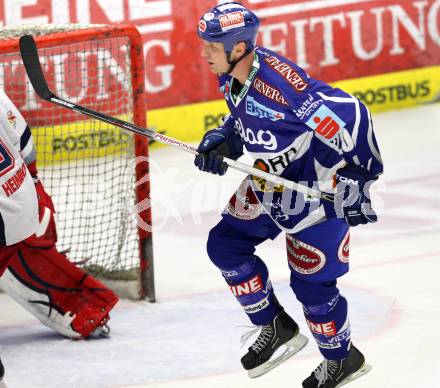 EBEL. Eishockey Bundesliga. EC Rekord Fenster VSV gegen EC Red Bull Salzburg. Mike Craig (VSV). Villach, am 28.10.2011.
Foto: Kuess 


---
pressefotos, pressefotografie, kuess, qs, qspictures, sport, bild, bilder, bilddatenbank