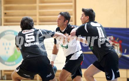 Handball Bundesliga. SC Ferlach gegen HCK 59. Dino Poje (Ferlach), Branko Bedekovic, Markus Goeschl (HCK). Ferlach, 29.10.2011.
Foto: Kuess
---
pressefotos, pressefotografie, kuess, qs, qspictures, sport, bild, bilder, bilddatenbank