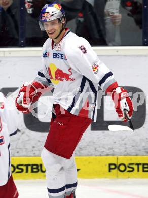 EBEL. Eishockey Bundesliga. EC Rekord Fenster VSV gegen EC Red Bull Salzburg. Thomas Raffl (Salzburg). Villach, am 28.10.2011.
Foto: Kuess 


---
pressefotos, pressefotografie, kuess, qs, qspictures, sport, bild, bilder, bilddatenbank