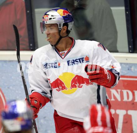 EBEL. Eishockey Bundesliga. EC Rekord Fenster VSV gegen EC Red Bull Salzburg. Robert Earl (Salzburg). Villach, am 28.10.2011.
Foto: Kuess 


---
pressefotos, pressefotografie, kuess, qs, qspictures, sport, bild, bilder, bilddatenbank