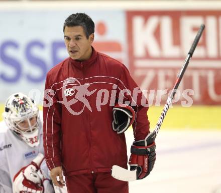 EBEL. Eishockey Bundesliga.  Trainer Many Viveiros (KAC). Klagenfurt, am 29.10.2011.
Foto: Kuess
---
pressefotos, pressefotografie, kuess, qs, qspictures, sport, bild, bilder, bilddatenbank