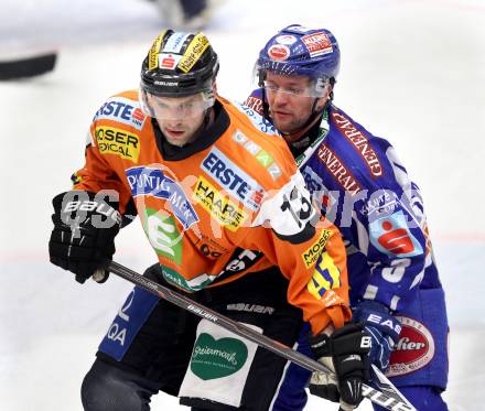 EBEL. Eishockey Bundesliga. EC Rekord Fenster VSV gegen Moser Medical Graz 99ers. Roland Kaspitz,  (VSV), Zdenek Blatny (Graz). Villach, am 1.11.2011.
Foto: Kuess 


---
pressefotos, pressefotografie, kuess, qs, qspictures, sport, bild, bilder, bilddatenbank