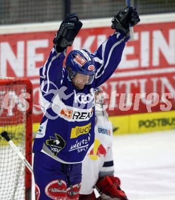 EBEL. Eishockey Bundesliga. EC Rekord Fenster VSV gegen EC Red Bull Salzburg. Jubel Shayne Toporowski (VSV). Villach, am 28.10.2011.
Foto: Kuess 
---
pressefotos, pressefotografie, kuess, qs, qspictures, sport, bild, bilder, bilddatenbank