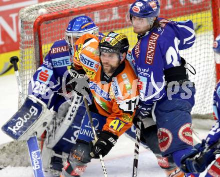 EBEL. Eishockey Bundesliga. EC Rekord Fenster VSV gegen Moser Medical Graz 99ers. Bernhard Starkbaum, Andreas Wiedergut, (VSV),  Brett Lysak (Graz). Villach, am 1.11.2011.
Foto: Kuess 


---
pressefotos, pressefotografie, kuess, qs, qspictures, sport, bild, bilder, bilddatenbank