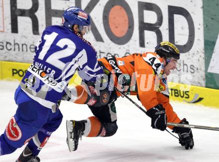 EBEL. Eishockey Bundesliga. EC Rekord Fenster VSV gegen Moser Medical Graz 99ers. Craig Weller, (VSV), Oliver Latendresse  (Graz). Villach, am 1.11.2011.
Foto: Kuess 


---
pressefotos, pressefotografie, kuess, qs, qspictures, sport, bild, bilder, bilddatenbank