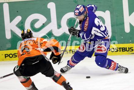 EBEL. Eishockey Bundesliga. EC Rekord Fenster VSV gegen Moser Medical Graz 99ers. Markus Peintner,  (VSV), Dustin Van Ballegooie (Graz). Villach, am 1.11.2011.
Foto: Kuess 


---
pressefotos, pressefotografie, kuess, qs, qspictures, sport, bild, bilder, bilddatenbank