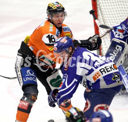 EBEL. Eishockey Bundesliga. EC Rekord Fenster VSV gegen Moser Medical Graz 99ers. Andreas Wiedergut, (VSV), Patrick Harand  (Graz). Villach, am 1.11.2011.
Foto: Kuess 


---
pressefotos, pressefotografie, kuess, qs, qspictures, sport, bild, bilder, bilddatenbank