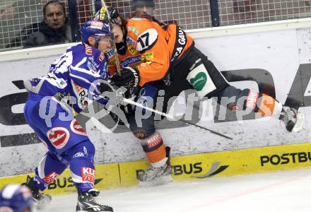 EBEL. Eishockey Bundesliga. EC Rekord Fenster VSV gegen Moser Medical Graz 99ers. Markus Peintner,  (VSV), Manuel Ganahl (Graz). Villach, am 1.11.2011.
Foto: Kuess 


---
pressefotos, pressefotografie, kuess, qs, qspictures, sport, bild, bilder, bilddatenbank