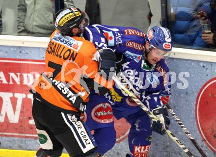 EBEL. Eishockey Bundesliga. EC Rekord Fenster VSV gegen Moser Medical Graz 99ers. Tomaz Razingar, (VSV), Sebastien Bisaillon (Graz). Villach, am 1.11.2011.
Foto: Kuess 


---
pressefotos, pressefotografie, kuess, qs, qspictures, sport, bild, bilder, bilddatenbank