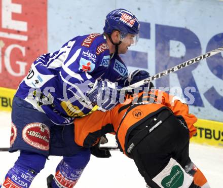 EBEL. Eishockey Bundesliga. EC Rekord Fenster VSV gegen Moser Medical Graz 99ers. Kevin Mitchell,  (VSV), Maximilian Wilfan (Graz). Villach, am 1.11.2011.
Foto: Kuess 


---
pressefotos, pressefotografie, kuess, qs, qspictures, sport, bild, bilder, bilddatenbank