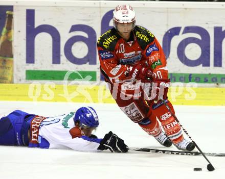 EBEL. Eishockey Bundesliga. KAC gegen KHL Medvescak Zagreb. LAMMERS John (KAC), TRUKHNO Vyacheslav (Zagreb). Klagenfurt, am 1.11.2011.
Foto: Kuess

---
pressefotos, pressefotografie, kuess, qs, qspictures, sport, bild, bilder, bilddatenbank