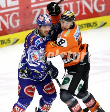 EBEL. Eishockey Bundesliga. EC Rekord Fenster VSV gegen Moser Medical Graz 99ers. Derek Damon,  (VSV), Zdenek Blatny (Graz). Villach, am 1.11.2011.
Foto: Kuess 


---
pressefotos, pressefotografie, kuess, qs, qspictures, sport, bild, bilder, bilddatenbank