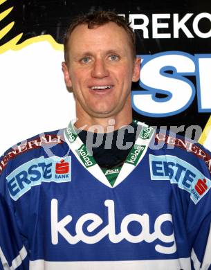 EBEL. Eishockey Bundeslliga. Mannschaftsfototermin. Mike Craig (VSV). Villach, am 31.10.2011.
Foto: Kuess
---
pressefotos, pressefotografie, kuess, qs, qspictures, sport, bild, bilder, bilddatenbank