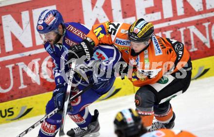 EBEL. Eishockey Bundesliga. EC Rekord Fenster VSV gegen Moser Medical Graz 99ers. Craig Weller, (VSV), Maximilian Wilfan  (Graz). Villach, am 1.11.2011.
Foto: Kuess 


---
pressefotos, pressefotografie, kuess, qs, qspictures, sport, bild, bilder, bilddatenbank