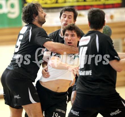 Handball Bundesliga. SC Ferlach gegen HCK 59. Primoz Drozina,  (Ferlach), Branko Bedekovic (HCK). Ferlach, 29.10.2011.
Foto: Kuess
---
pressefotos, pressefotografie, kuess, qs, qspictures, sport, bild, bilder, bilddatenbank