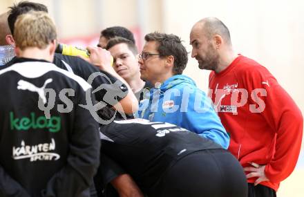 Handball Bundesliga. SC Ferlach gegen HCK 59.  Michael Pontasch-Mueller, Ninoslav Pavelic (HCK). Ferlach, 29.10.2011.
Foto: Kuess
---
pressefotos, pressefotografie, kuess, qs, qspictures, sport, bild, bilder, bilddatenbank