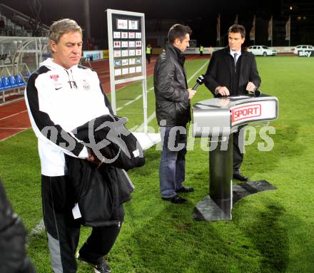 Fussball. Erste Liga. RZ Pellets WAC/St. Andrae gegen  LASK. Trainer Walter Schachner und Trainer Nenad Bjelica beim Fernseh Interview.. Wolfsberg, 4.11.2010. 
Foto: Kuess

---
pressefotos, pressefotografie, kuess, qs, qspictures, sport, bild, bilder, bilddatenbank