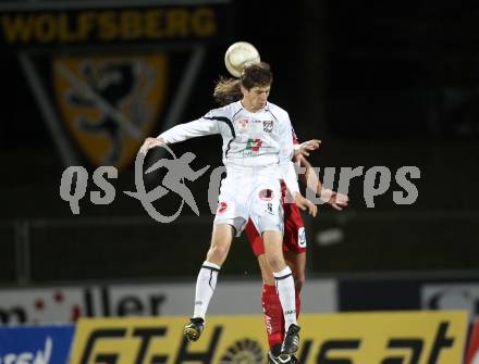 Fussball. Erste Liga. RZ Pellets WAC/St. Andrae gegen  LASK. Christian Falk, (WAC), Rene Aufhauser (LASK). Wolfsberg, 4.11.2010. 
Foto: Kuess

---
pressefotos, pressefotografie, kuess, qs, qspictures, sport, bild, bilder, bilddatenbank