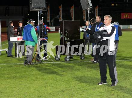 Fussball. Erste Liga. RZ Pellets WAC/St. Andrae gegen  LASK. Trainer Walter Schachner und Trainer Nenad Bjelica beim Fernseh Interview.. Wolfsberg, 4.11.2010. 
Foto: Kuess

---
pressefotos, pressefotografie, kuess, qs, qspictures, sport, bild, bilder, bilddatenbank