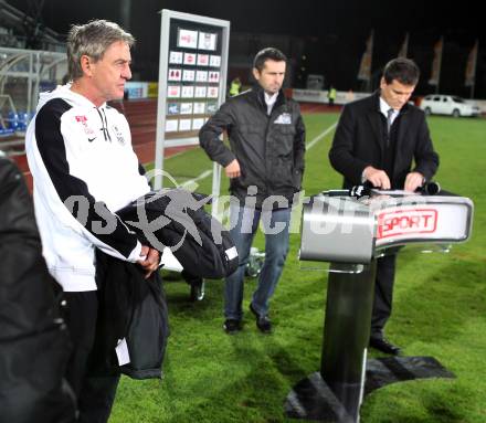 Fussball. Erste Liga. RZ Pellets WAC/St. Andrae gegen  LASK. Trainer Walter Schachner und Trainer Nenad Bjelica beim Fernseh Interview.. Wolfsberg, 4.11.2010. 
Foto: Kuess

---
pressefotos, pressefotografie, kuess, qs, qspictures, sport, bild, bilder, bilddatenbank