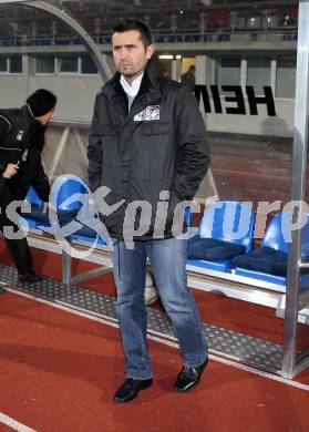 Fussball. Erste Liga. RZ Pellets WAC/St. Andrae gegen  LASK. Trainer Nenad Bjelica (WAC). Wolfsberg, 4.11.2010. 
Foto: Kuess

---
pressefotos, pressefotografie, kuess, qs, qspictures, sport, bild, bilder, bilddatenbank