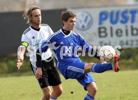 Fussball Kaerntner Liga. Eberndorf gegen Ruden.  Horst Ernst Kummer, (Eberndorf), Philipp Diex (Ruden). Eberndorf, am 6.11.2011.
Foto: Kuess
---
pressefotos, pressefotografie, kuess, qs, qspictures, sport, bild, bilder, bilddatenbank