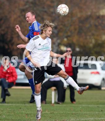 Fussball Kaerntner Liga. Eberndorf gegen Ruden. Manuel Krainz,  (Eberndorf), Simon Sadjak (Ruden). Eberndorf, am 6.11.2011.
Foto: Kuess
---
pressefotos, pressefotografie, kuess, qs, qspictures, sport, bild, bilder, bilddatenbank