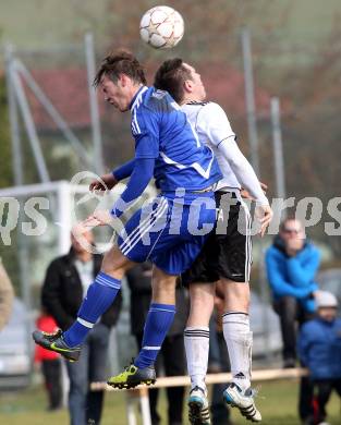 Fussball Kaerntner Liga. Eberndorf gegen Ruden. Albin Kesselbacher,  (Eberndorf), Andreas Blassnig (Ruden). Eberndorf, am 6.11.2011.
Foto: Kuess
---
pressefotos, pressefotografie, kuess, qs, qspictures, sport, bild, bilder, bilddatenbank