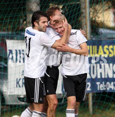 Fussball Kaerntner Liga. Eberndorf gegen Ruden. Torjubel Admir Adilovic, Dejan Verdel (Eberndorf). Eberndorf, am 6.11.2011.
Foto: Kuess
---
pressefotos, pressefotografie, kuess, qs, qspictures, sport, bild, bilder, bilddatenbank