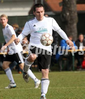 Fussball Kaerntner Liga. Eberndorf gegen Ruden. Albin Kesselbacher (Eberndorf). Eberndorf, am 6.11.2011.
Foto: Kuess
---
pressefotos, pressefotografie, kuess, qs, qspictures, sport, bild, bilder, bilddatenbank