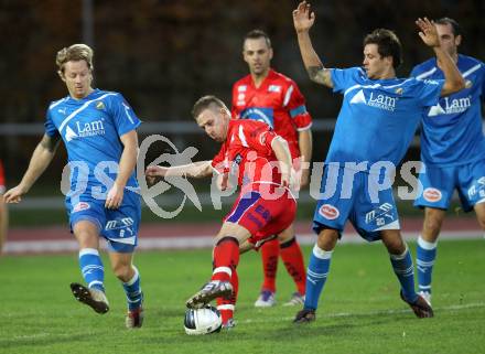 Fussball. Regionalliga. VSV gegen SAK. Johannes Isopp, Michael Kirisits, (VSV), Biscan Darijo (SAK). Villach, 5.11.2011.
Foto: Kuess
---
pressefotos, pressefotografie, kuess, qs, qspictures, sport, bild, bilder, bilddatenbank