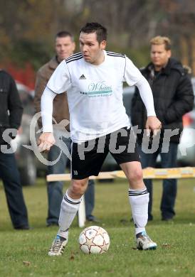 Fussball Kaerntner Liga. Eberndorf gegen Ruden.  Albin Kesselbacher (Eberndorf). Eberndorf, am 6.11.2011.
Foto: Kuess
---
pressefotos, pressefotografie, kuess, qs, qspictures, sport, bild, bilder, bilddatenbank